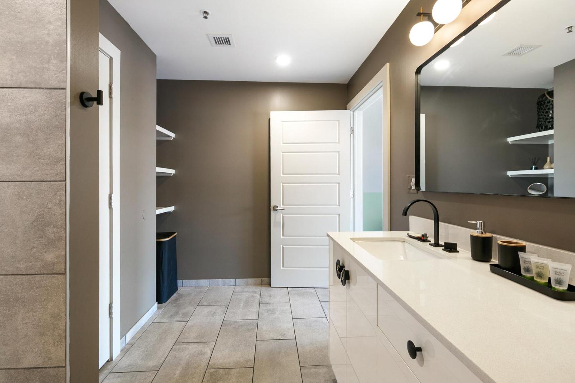 Luxury 2-Bedroom Condo Steps Away From The French Quarter Новий Орлеан Екстер'єр фото