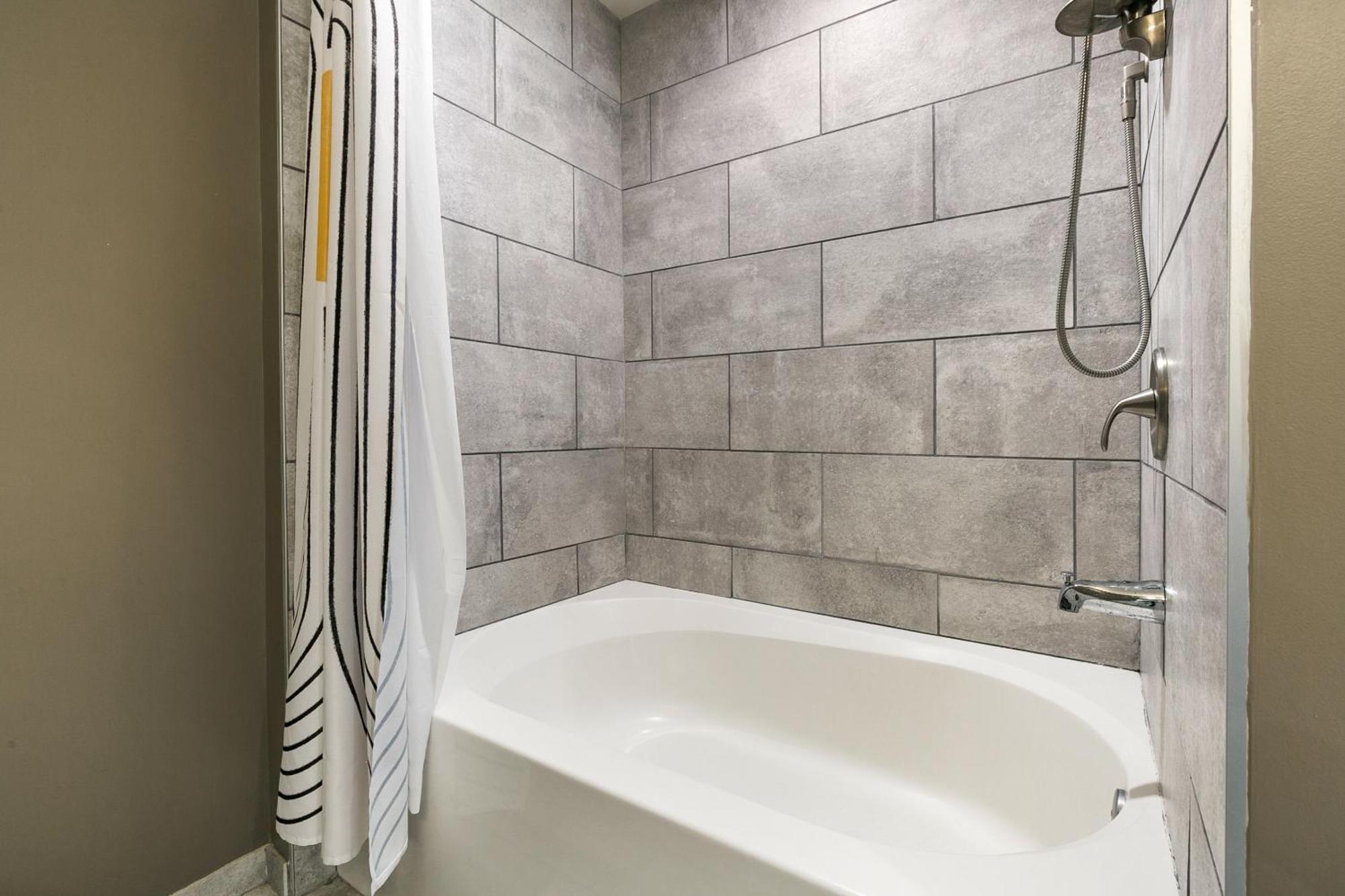 Luxury 2-Bedroom Condo Steps Away From The French Quarter Новий Орлеан Екстер'єр фото