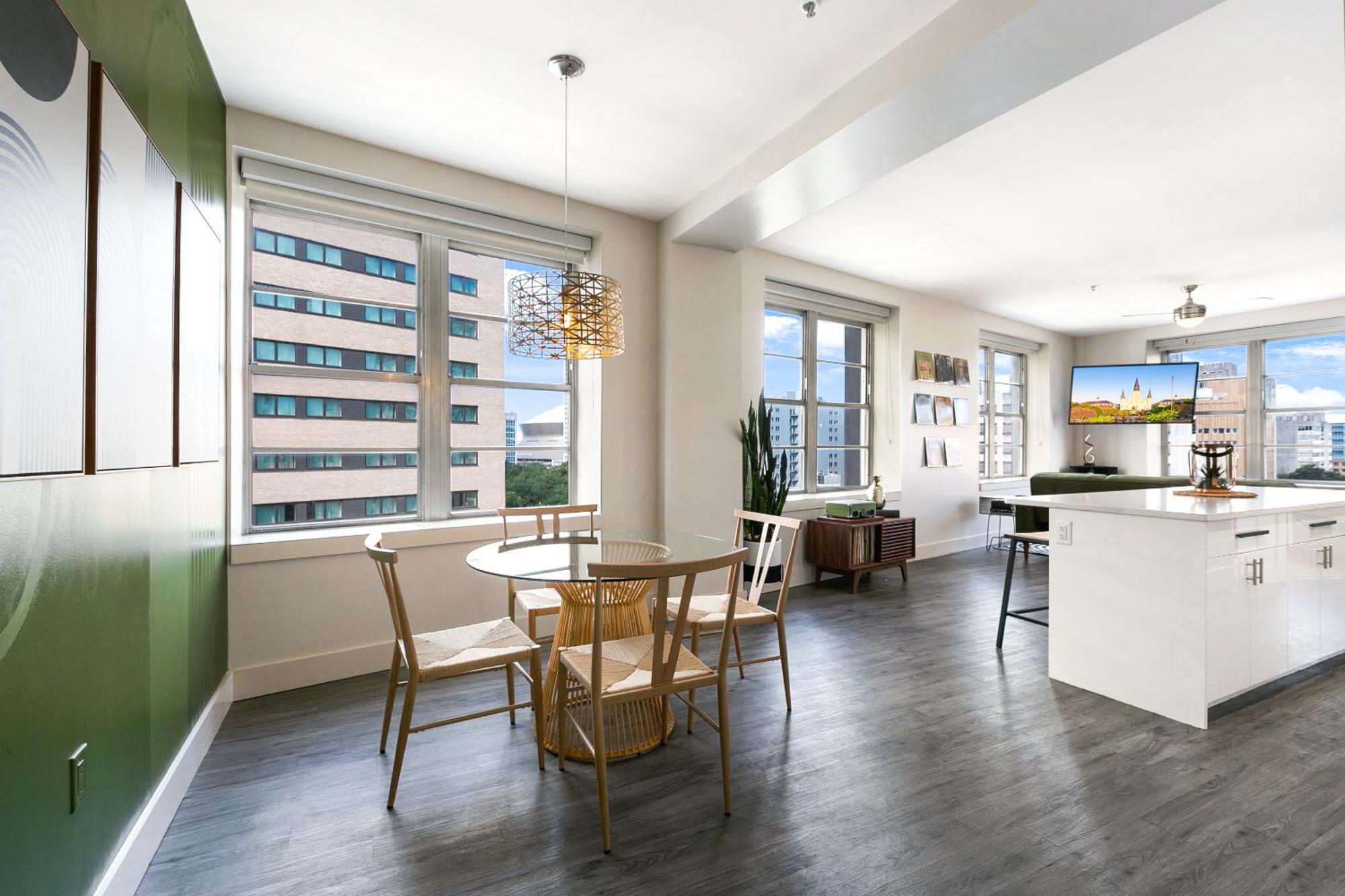 Luxury 2-Bedroom Condo Steps Away From The French Quarter Новий Орлеан Екстер'єр фото