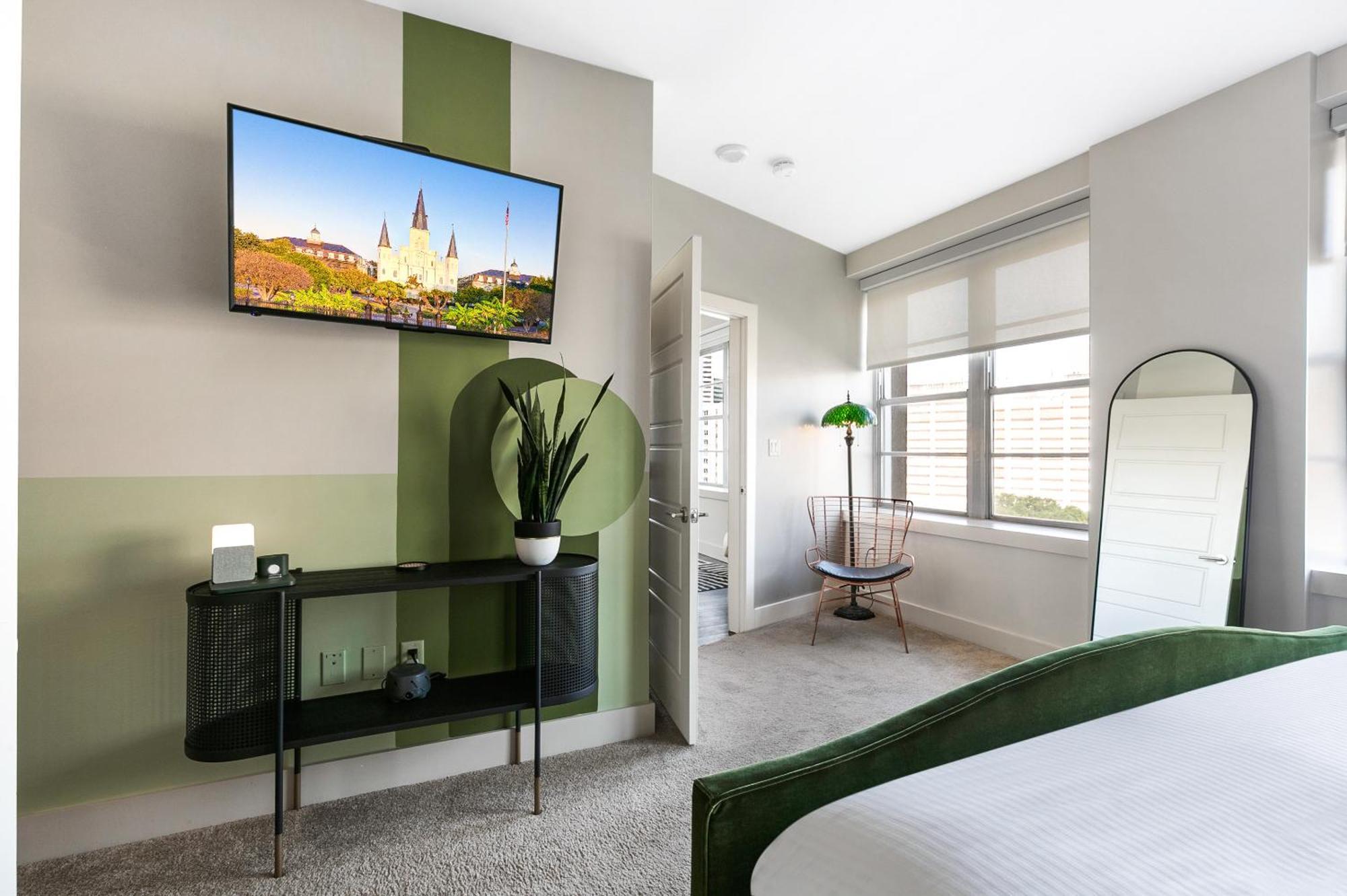 Luxury 2-Bedroom Condo Steps Away From The French Quarter Новий Орлеан Екстер'єр фото